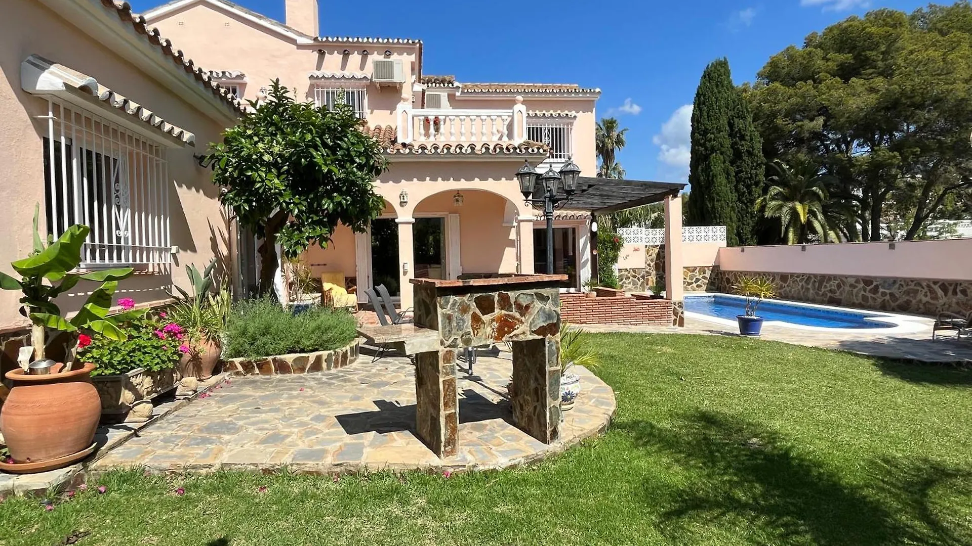 Bonito-Sol Villa Sitio de Calahonda Spain